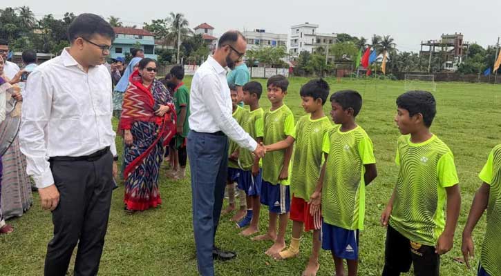 প্রাথমিক শিক্ষা অধিদপ্তর আয়োজিত প্রাথমিক বিদ্যালয় ২ দিন ব্যাপি গোল্ডকাপ ফুটবল টুর্নামেন্ট উদ্বোধন