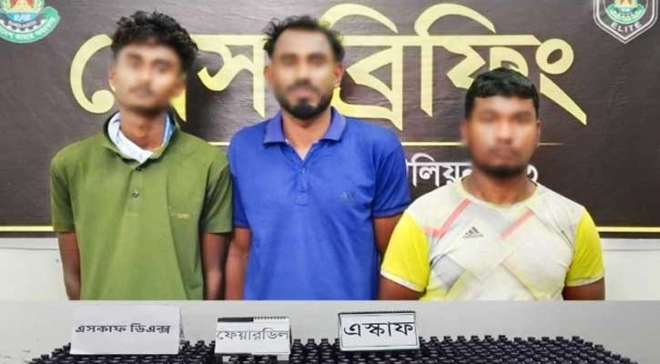 লালমনিরহাটে র‌্যাবের অভিযানে ৬১১ বোতল মাদক জব্দ, আটক ৩