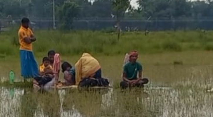 পঞ্চগড় সীমান্তে তিনদিন ধরে শূন্যরেখায় নারী-শিশুসহ ১০ জন