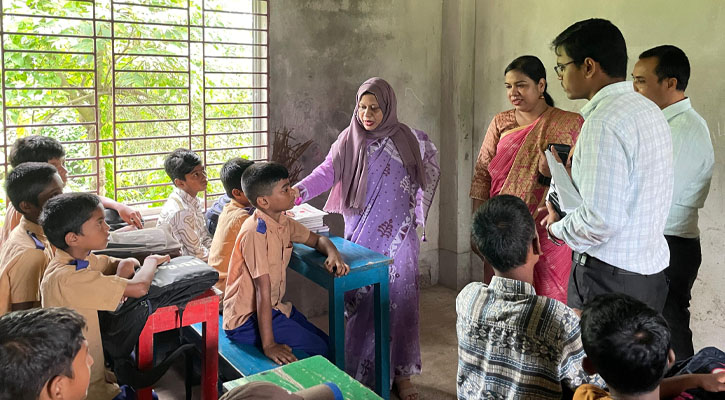 মুন্সীগঞ্জে জেলা প্রশাসন বিদ্যালয় পরিদর্শন ও উন্নয়ন উদ্বোধন করলেন ডিসি