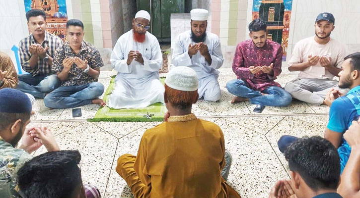 পিরোজপুরে জুলাই শহীদদের রুহের মাগফেরাত কামনায় দোয়া ও মিলাদ মাহফিল