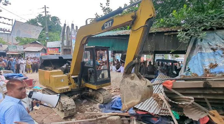 মুন্সীগঞ্জ লঞ্চঘাটে ৩২ অবৈধ স্থাপনা উচ্ছেদ  