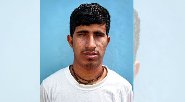 দৃষ্টি না থাকার পরও অদৃষ্টের কাছে হার না মেনে দৃষ্টি প্রতিবন্ধী সমিরঞ্জন ব্রেইল শিক্ষক