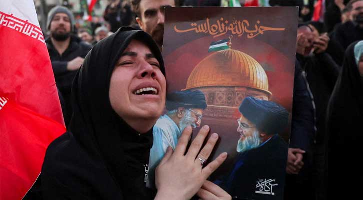 খামেনির মৃত্যুতে ইরানে মিশ্র প্রতিক্রিয়া: কোথাও শোক, কোথাও আনন্দ  আ