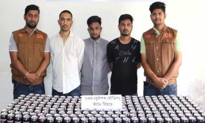 ২৩৪ ক্যান বিয়ারসহ প্রাইভেটকার জব্দ, গ্রেপ্তার ৩