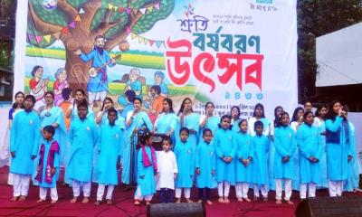 শ্রুতির দিনব্যাপী বর্ষবরণ উৎসবে জনস্রোত