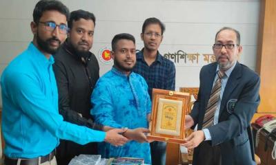 প্রাথমিক ও গণশিক্ষা মন্ত্রণালয়ের সচিবের সঙ্গে ঝিকুট ফাউন্ডেশনের সৌজন্য সাক্ষাৎ