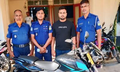 মদনে পুলিশের তৎপরতায় জানাজা থেকে চুরি যাওয়া সাংবাদিকের মোটরসাইকেল উদ্ধার, গ্রেফতার ১