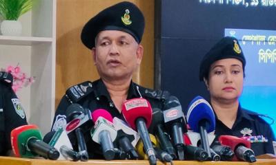 হারমোনিয়ামের ভেতরে লুকানো বিদেশি পিস্তল, গ্রেপ্তার ৩