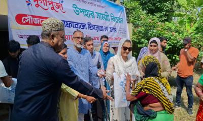 শারদীয় দুর্গাপূজা উপলক্ষে উপহার সামগ্রী বিতরণ