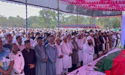 বাবার কবরের পাশে সমাহিত সাবেক প্রতিমন্ত্রী সিনহা