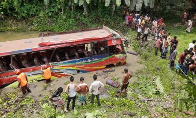 কুষ্টিয়ায় পাঁচজনসহ সড়কে ঝরল ১৭ প্রাণ