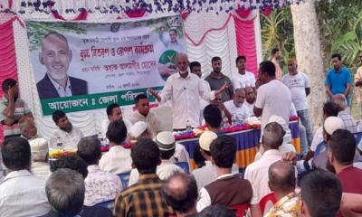 পিরোজপুরে মুক্তারকাঠি বৈশাখী ক্লাবের সদস্যদের মাঝে বৃক্ষরোপণ ও চারা বিতরণ