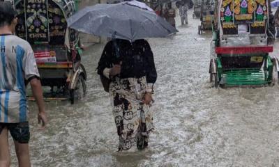 ৩৩০ মিলিমিটার বৃষ্টিতে ডুবল চট্টগ্রাম: শিক্ষাপ্রতিষ্ঠান বন্ধ